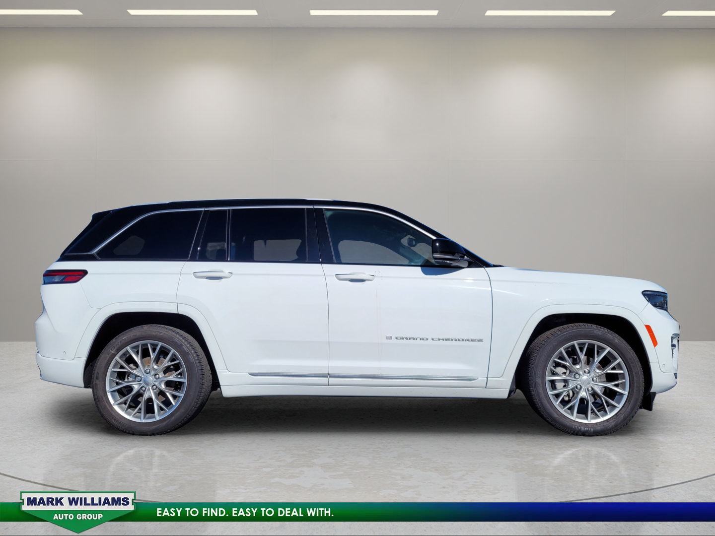 Used 2023 Jeep Grand Cherokee Summit w/ Adv Protech Group IV AWD/4WD image 2