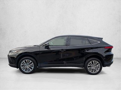 Used 2022 Toyota Venza XLE image 9