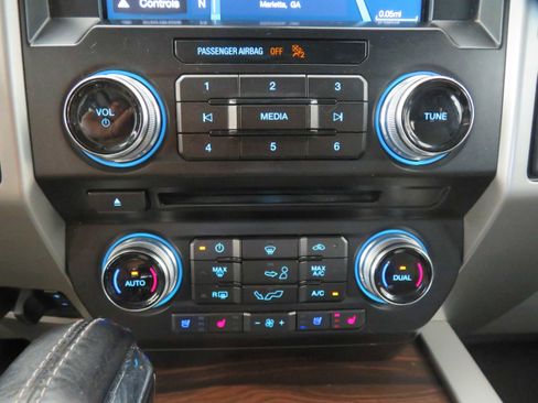 Used 2017 Ford F150 Lariat w/ Equipment Group 502A Luxury image 40