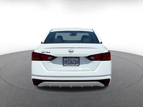 Used 2025 Nissan Altima 2.5 SV FWD image 11