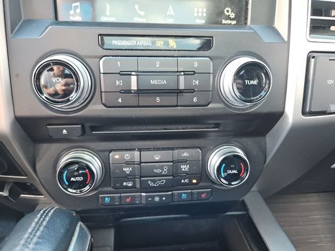 Used 2018 Ford F150 Platinum w/ Equipment Group 701A Luxury AWD/4WD image 18