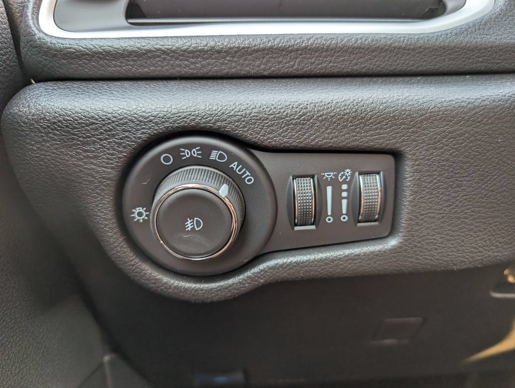 New 2026 Chrysler Pacifica Select w/ S Appearance Package FWD image 37