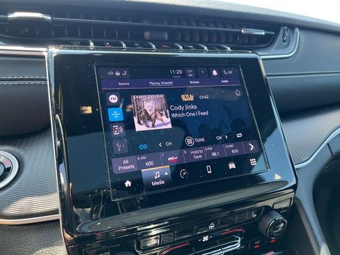 Certified 2025 Jeep Grand Cherokee Laredo X w/ Luxury Tech Group I AWD/4WD image 18