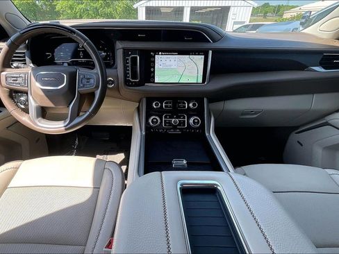 Used 2024 GMC Yukon XL Denali w/ Advanced Technology Package AWD/4WD image 9