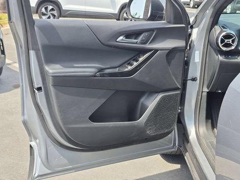 Used 2025 Chevrolet Equinox LT FWD image 11