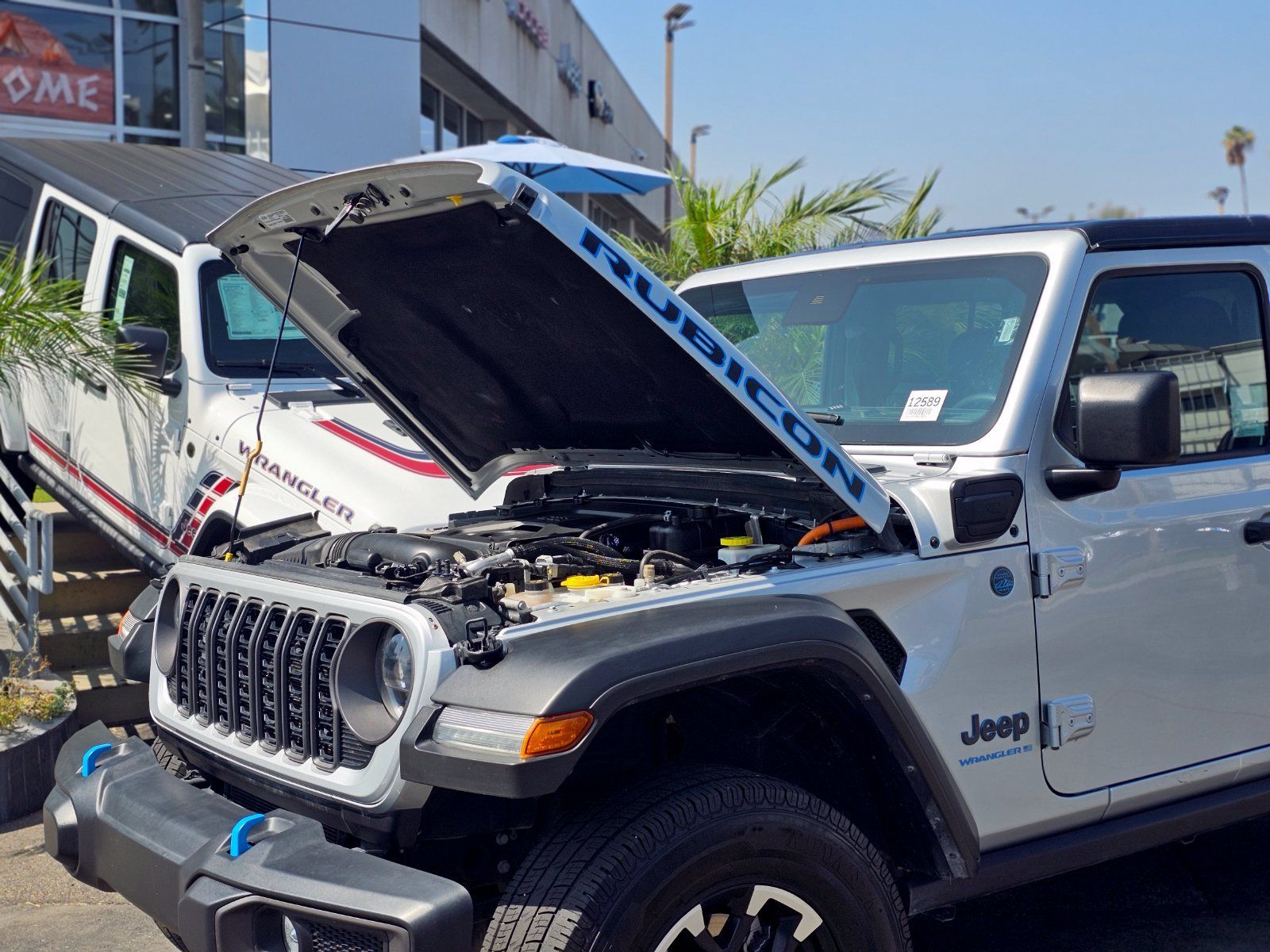 Used 2024 Jeep Wrangler Unlimited Rubicon 4xe AWD/4WD image 5
