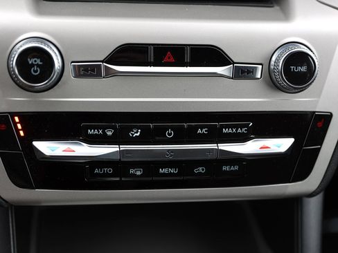 Certified 2023 Ford Explorer XLT image 29