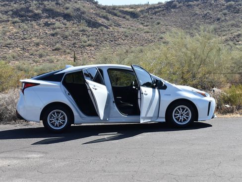 Used 2022 Toyota Prius LE FWD image 9