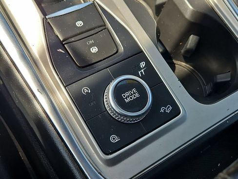 Used 2021 Ford Explorer XLT w/ Equipment Group 202A AWD/4WD image 17