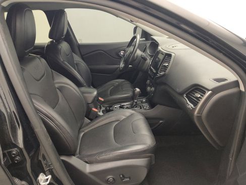 Used 2020 Jeep Cherokee Limited image 21