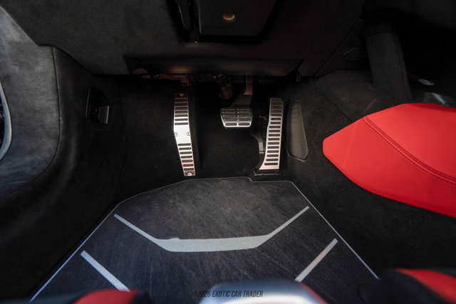 Used 2021 Lamborghini Huracan STO RWD image 41
