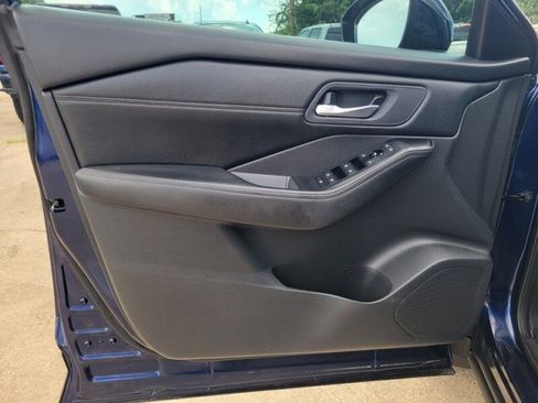 Used 2025 Nissan Rogue SV w/ SV Premium Package FWD image 14