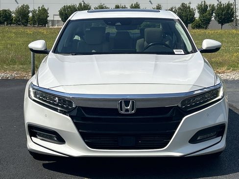 Used 2018 Honda Accord Touring image 3