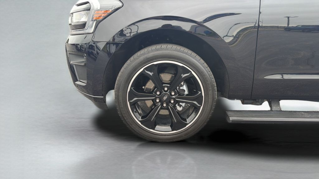 Used 2023 Ford Expedition Limited AWD/4WD image 30