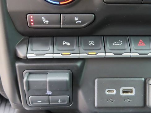 Certified 2021 Chevrolet Silverado 1500 LT Trail Boss w/ LT Trail Boss Premium Package AWD/4WD image 7