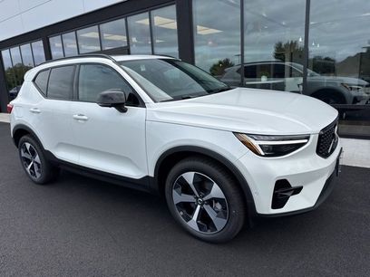 New 2025 Volvo XC40 B5 Plus w/ Protection Package Premier