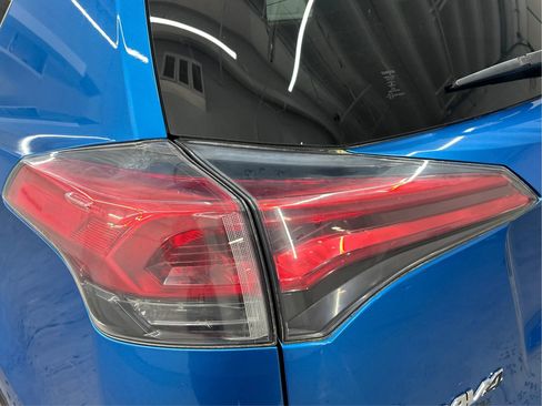 Used 2018 Toyota RAV4 LE w/ All Weather Liner Package AWD/4WD image 32