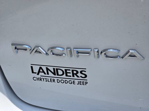 New 2027 Chrysler Pacifica Select FWD image 37