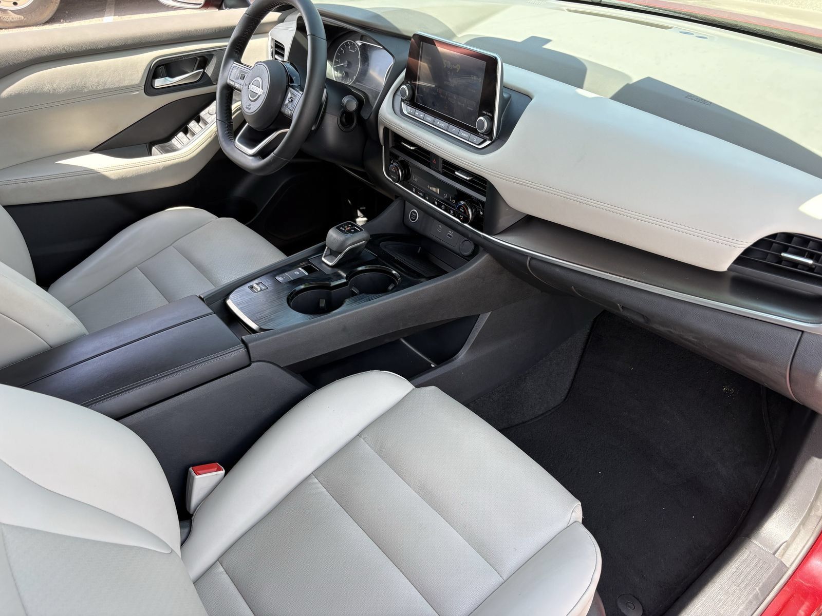 Used 2023 Nissan Rogue SV w/ SV Premium B Package FWD image 14