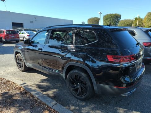 Used 2022 Volkswagen Atlas SE w/ Black Wheel Package image 3