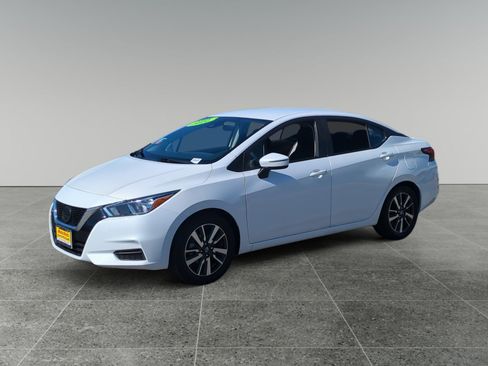 Used 2021 Nissan Versa SV image 2