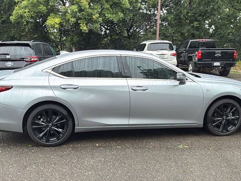 Used 2025 Lexus ES 350 F Sport w/ Accessory Package (Z2) FWD image 4