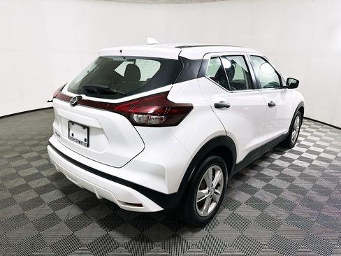 Used 2021 Nissan Kicks S FWD image 3
