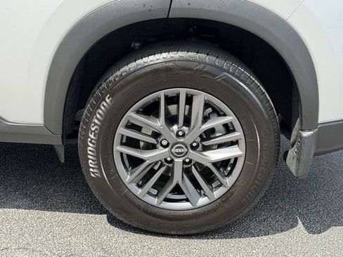Used 2025 Nissan Rogue S FWD image 28