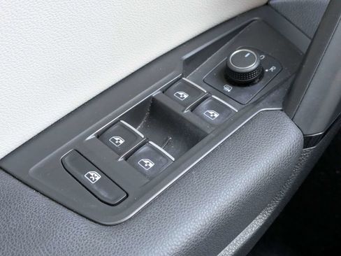 Used 2019 Volkswagen Tiguan SEL FWD image 34