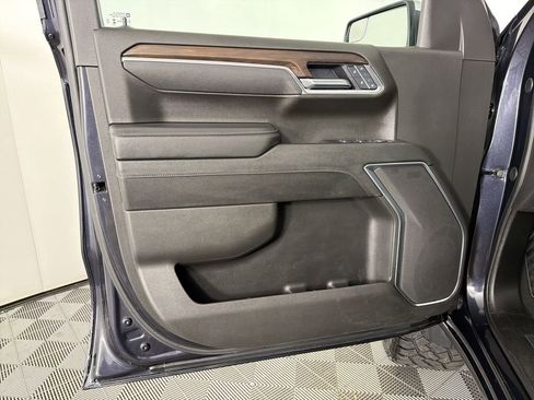 Used 2025 GMC Sierra 1500 SLT image 8