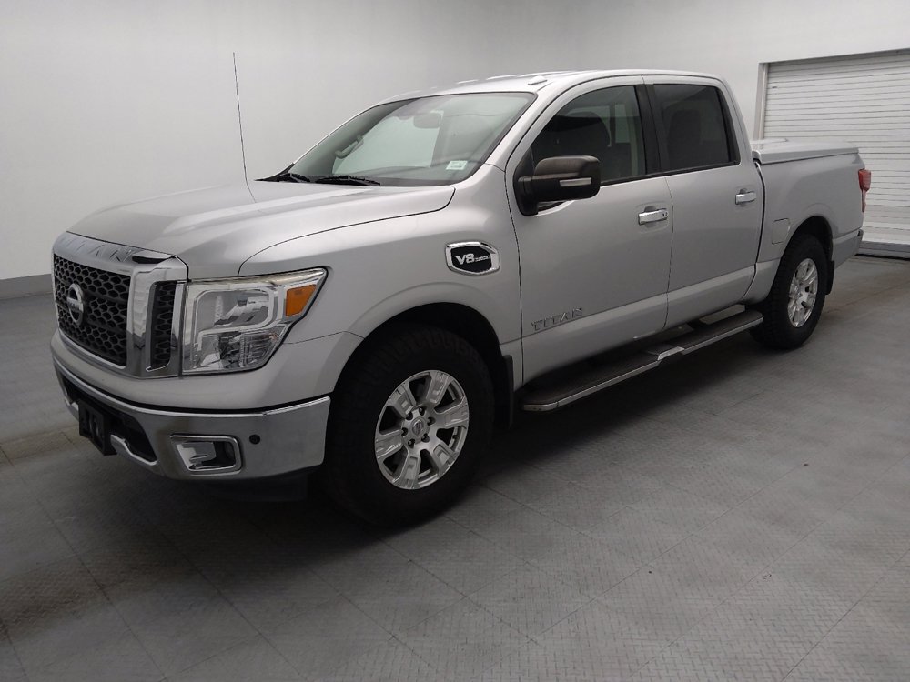 Used 2017 Nissan Titan SV RWD image 2