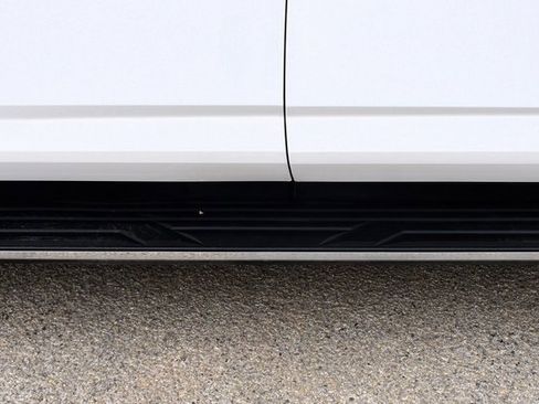 Used 2023 Chevrolet Suburban Premier image 8