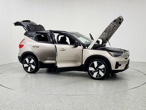 Used 2023 Volvo XC40 Recharge Ultimate w/ Protection Package Premier AWD/4WD image 10