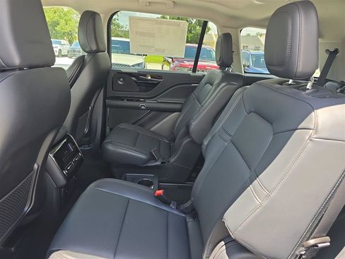 New 2025 Lincoln Aviator 2WD w/ Equipment Group 101A image 15