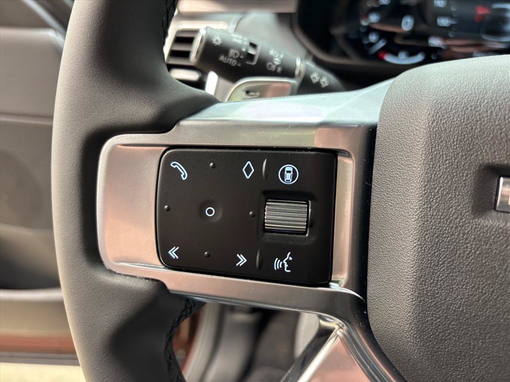 New 2026 Land Rover Discovery Limited Edition AWD/4WD image 21
