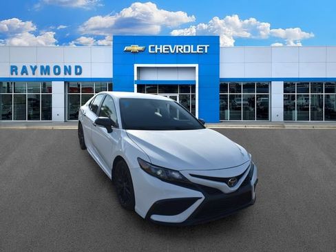 Used 2022 Toyota Camry SE w/ Convenience Package AWD/4WD image 9