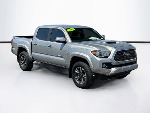 Used 2019 Toyota Tacoma TRD Sport w/ Technology Package RWD image 3