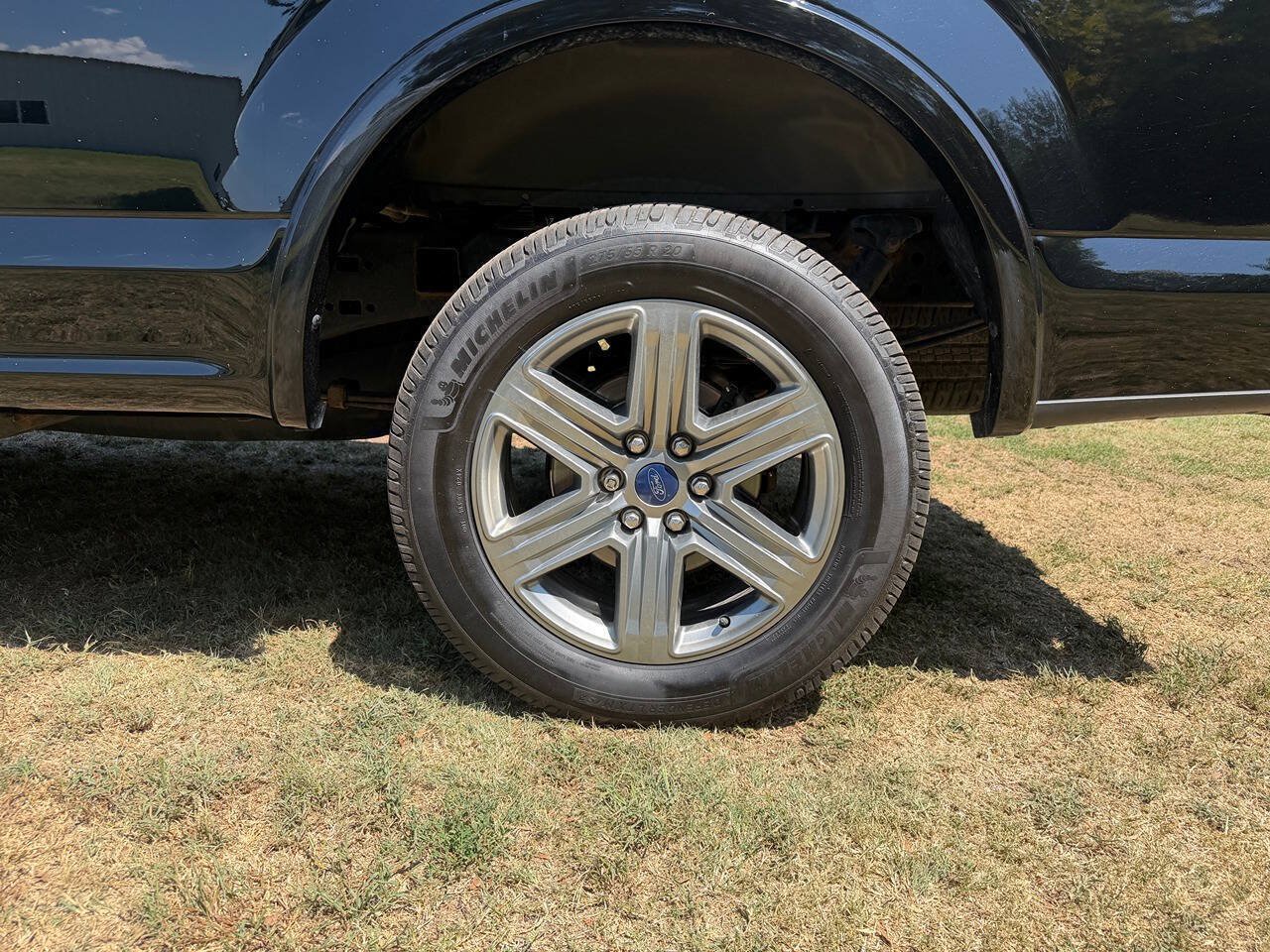 Used 2018 Ford F150 Lariat w/ Equipment Group 502A Luxury AWD/4WD image 9