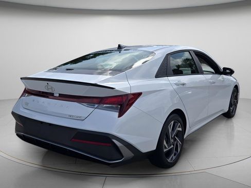 Certified 2025 Hyundai Elantra Sport FWD image 38