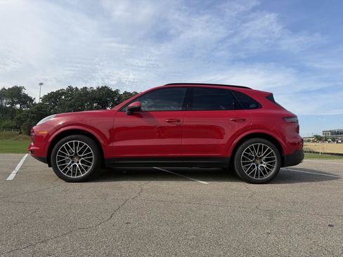 Used 2021 Porsche Cayenne AWD/4WD image 3
