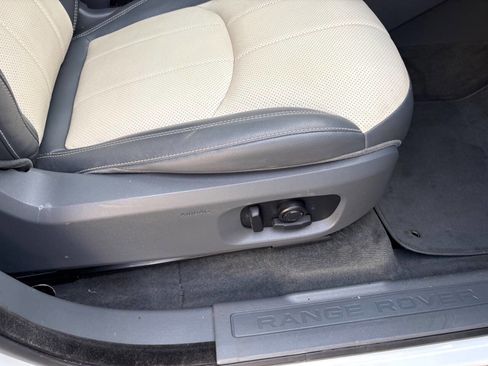 Used 2017 Land Rover Range Rover Evoque SE image 33