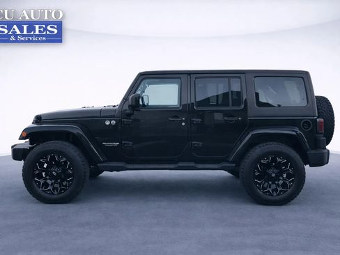 Used 2018 Jeep Wrangler Unlimited Sahara w/ Connectivity Group image 4