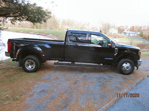 Used 2017 Ford F350 Lariat w/ Tow Technology Bundle image 4