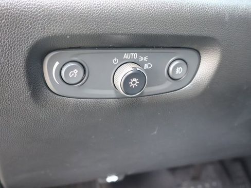 Used 2020 Chevrolet Traverse LT image 20