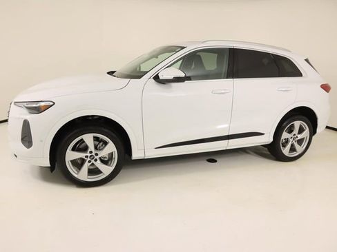 New 2025 Audi Q5 Premium Plus image 2
