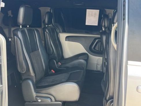 Used 2019 Dodge Grand Caravan SXT FWD image 39