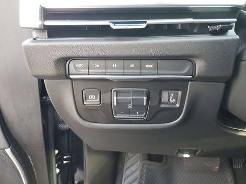 Certified 2025 Cadillac Escalade Premium Luxury image 35