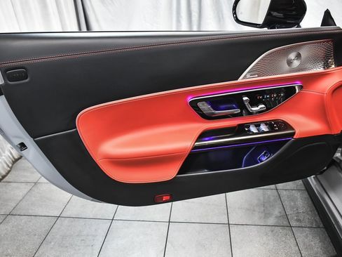 Used 2022 Mercedes-Benz SL 63 AMG 4MATIC w/ Driver Assistance Package image 11