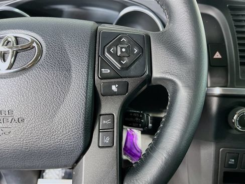 Used 2019 Toyota Sequoia SR5 AWD/4WD image 17