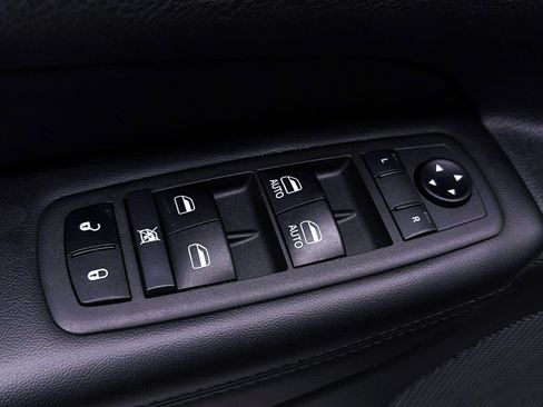 Used 2021 Jeep Grand Cherokee Laredo X RWD image 11